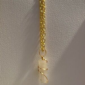 Elegant Gold Necklace with White Pendant